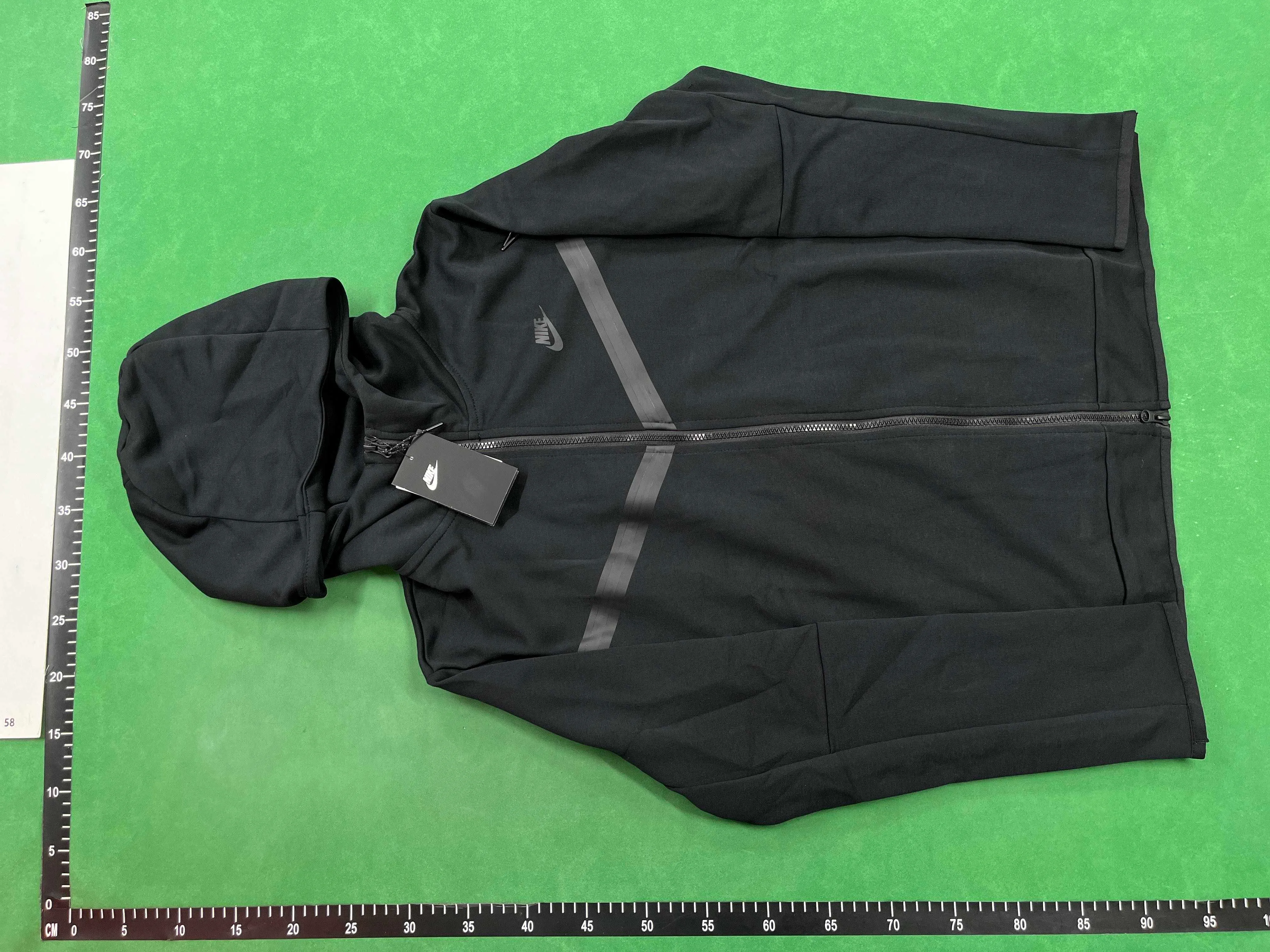NIKE TECH TOP! – Vorschaubild 3