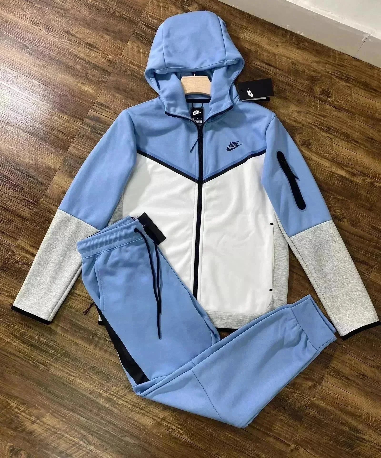 Nike Two-Piece Tracksuit Set – Bild 1